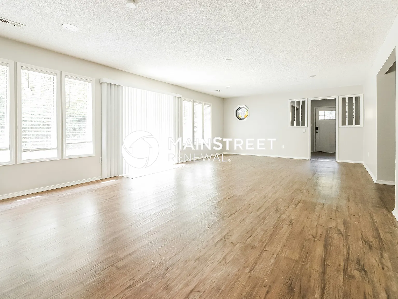 2913 Wallace Ave — Photo 3