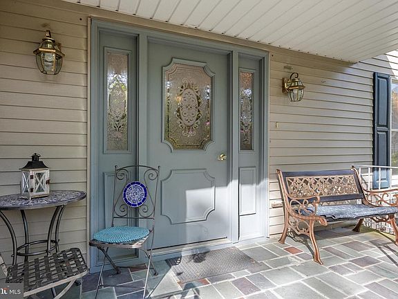4th image of 245 Ashland Ave