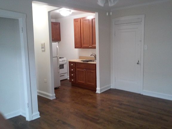 3rd image of 7010 N Ashland Blvd APT 302