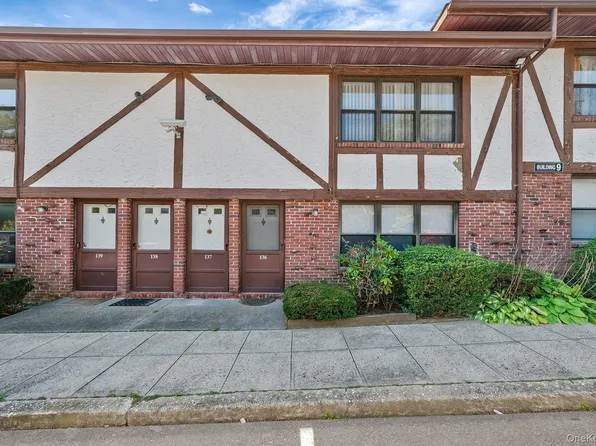 136 Bailey Court #136, Middle Island, NY 11953