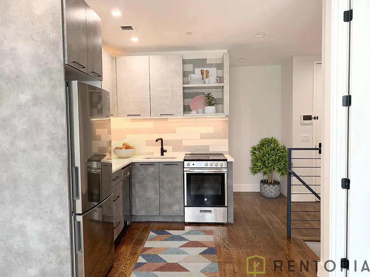 Building Photo - 555 Grand St #1A