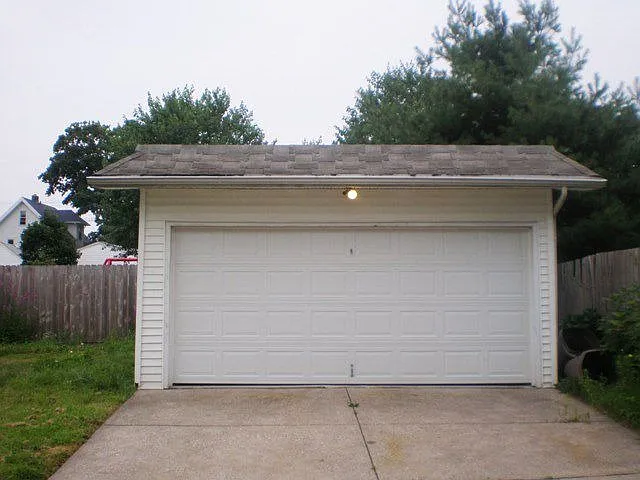 2001 Treadway Ave photo 1