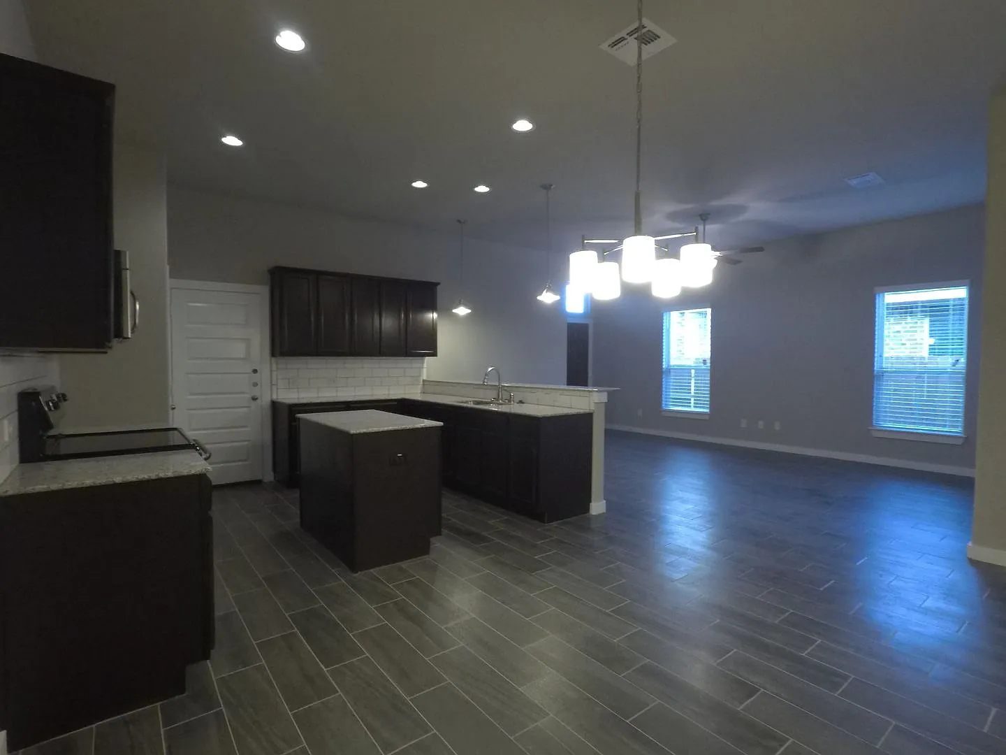 Beautiful 3 Bedroom Townhouse Located In Bastrop, Texas! — Photo 4