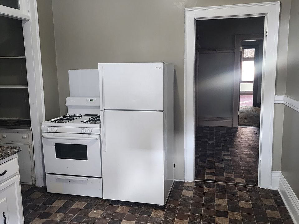 1st image of 140 Loras Blvd #2