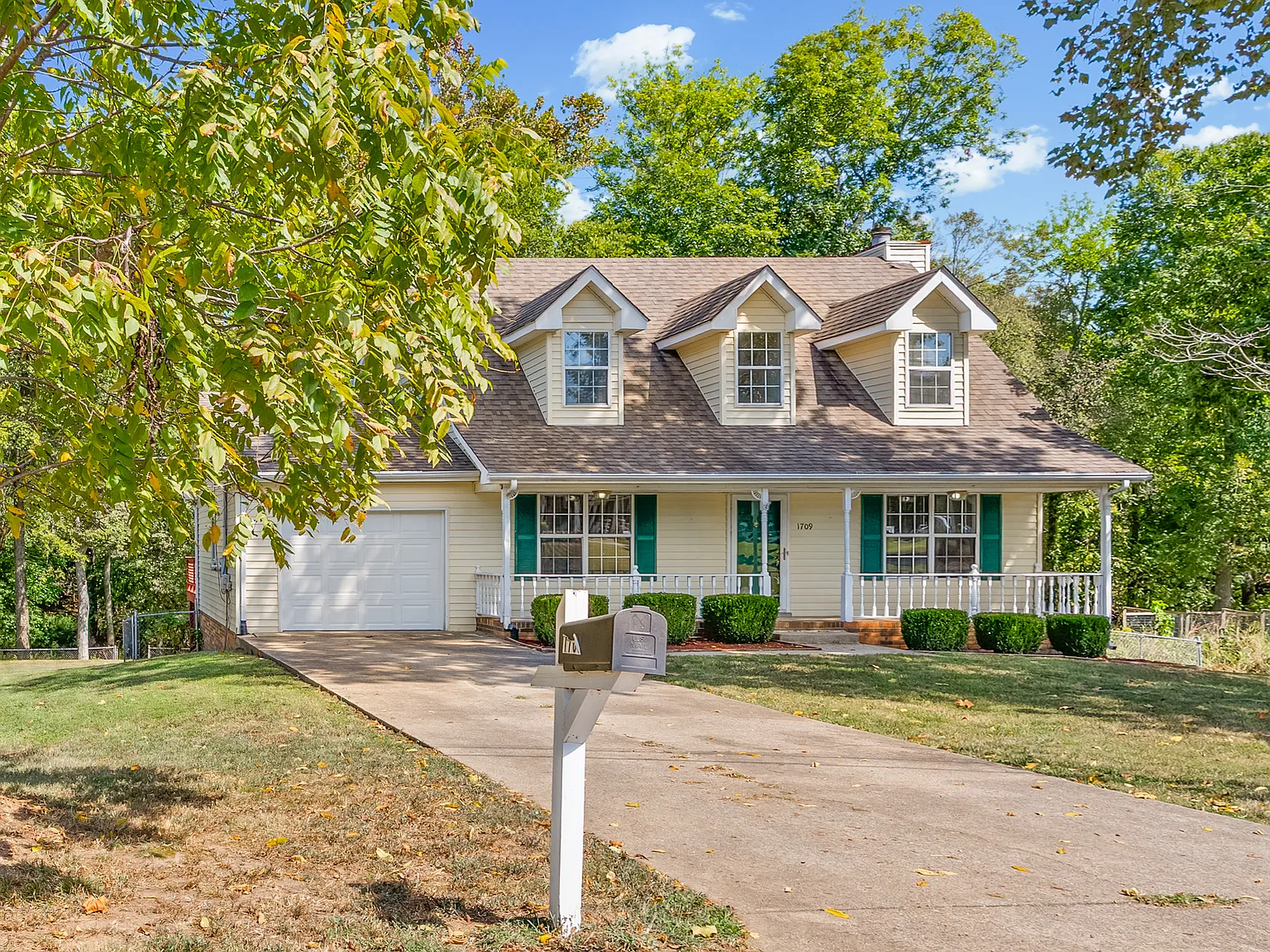 3 bed, 2.5 bath, 1674 sqft, $1,800 — Photo 2