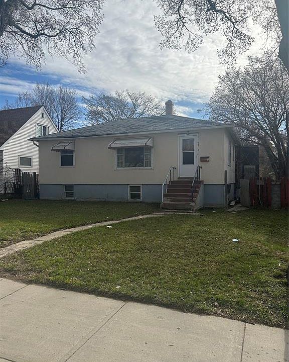 1st image of 1133 Elphinstone STREET