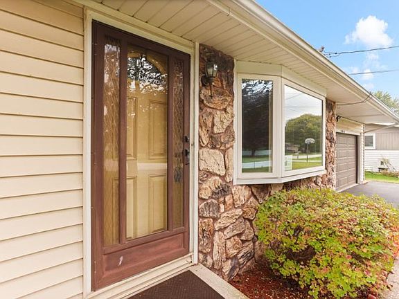 3rd image of 2923 Douglas Dr