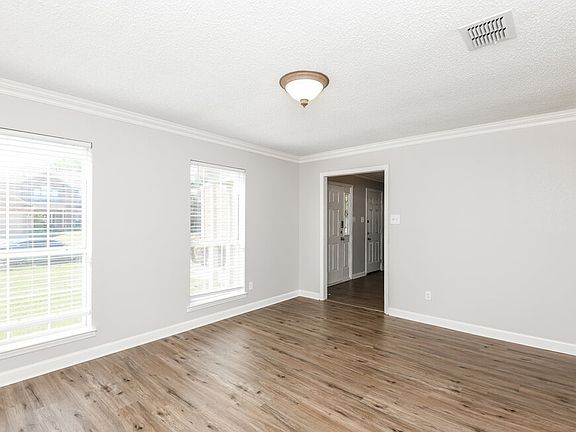4th image of 5429 Crater Lake Dr
