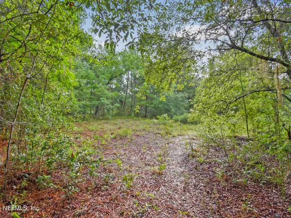 132 KENNEDY Avenue, Interlachen, FL 32148