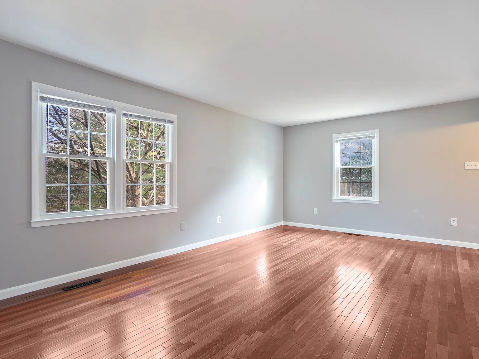 Move-In Ready! Pristine 3-Story End-Unit Townhome in Crofton — Photo 4