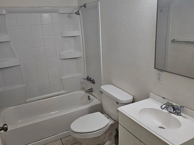 2425 W Montebello Ave #2 — Photo 7