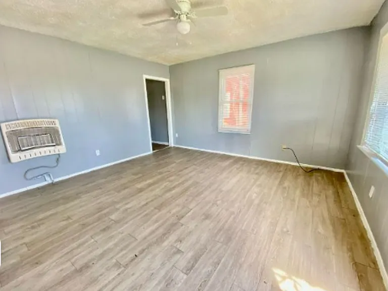 106 Vernon Ave — Photo 5