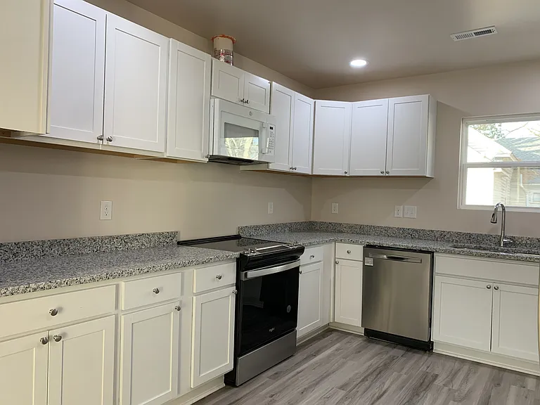 1020 Concord Ave — Photo 11