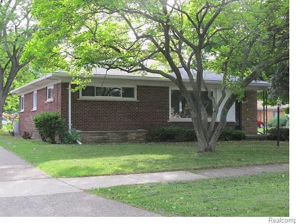 1st image of 9395 Marion Cres