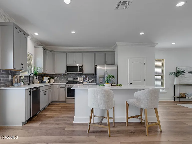 116 Star Ln — Photo 2