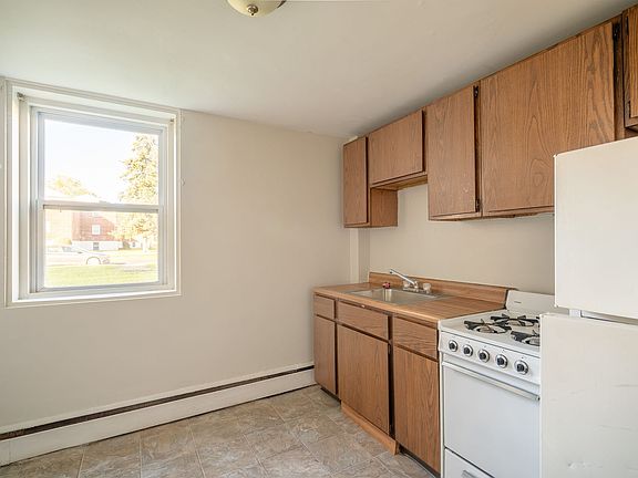 4th image of 53 Linda Dr APT 2