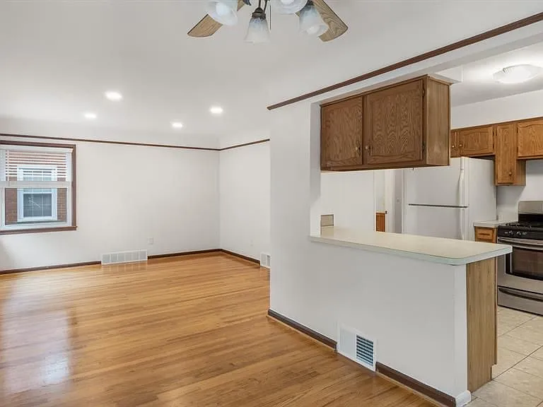 3536 Cornell St — Photo 5