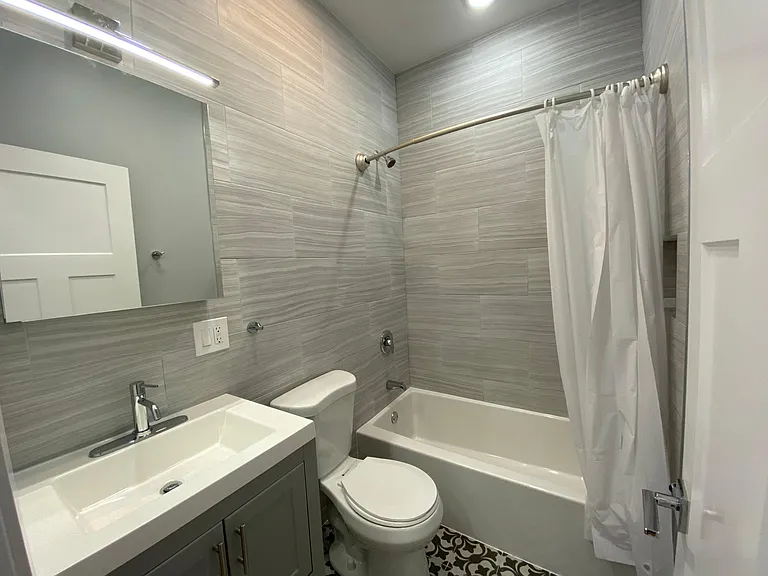 2731 W Lexington St #1R — Photo 8
