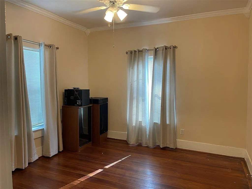 2 bed, 1.0 bath, 952 sqft, $1,600 — Photo 3