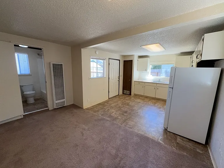 360 1/2 Pleasant Ave — Photo 4