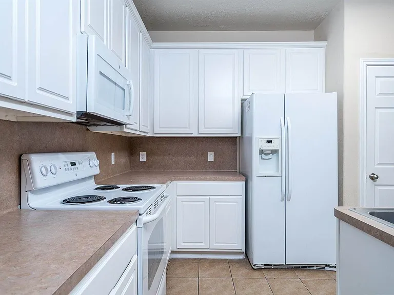 207 N Burberry Park Cir — Photo 9