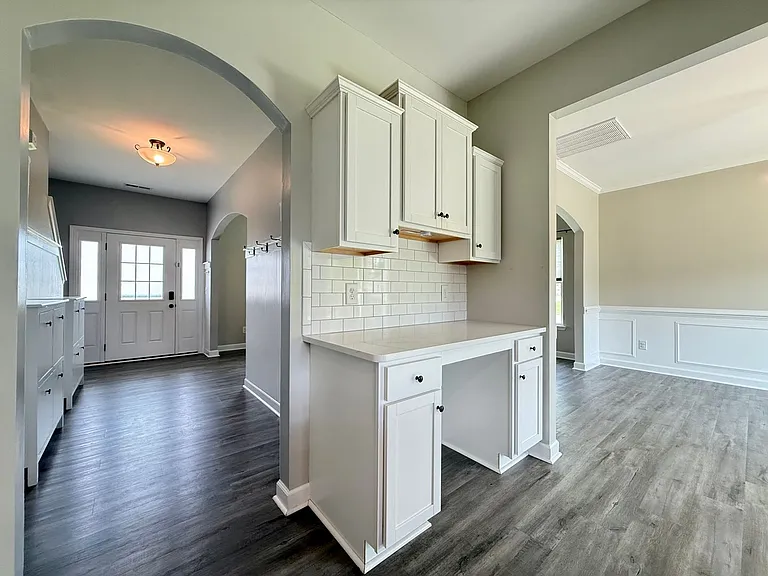 303 Breezeway Dr — Photo 24