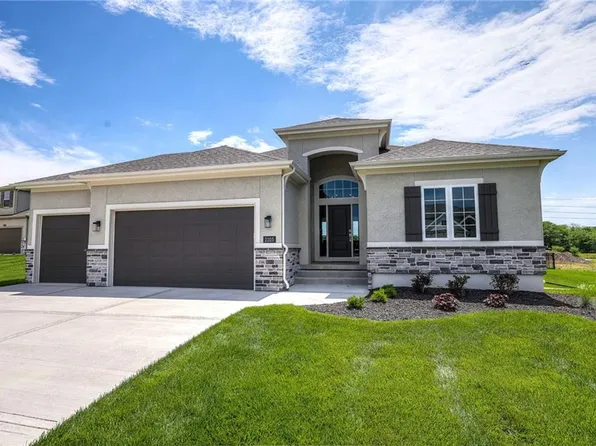 2103 SW Harvest Moon Ln, Lees Summit, MO 64082