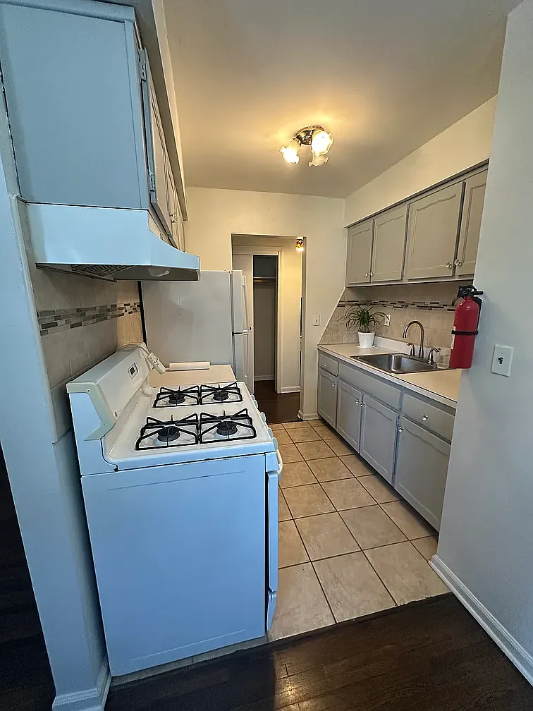 E Westfield Ave, Roselle Park — Photo 4