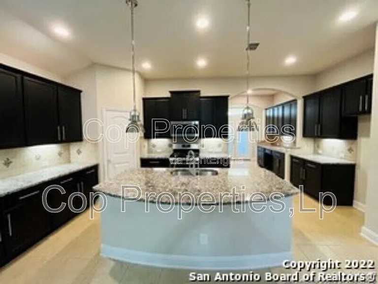 8221 Dublin Frst — Photo 3