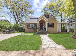 132 Stuyvesant Rd, Teaneck, NJ 07666