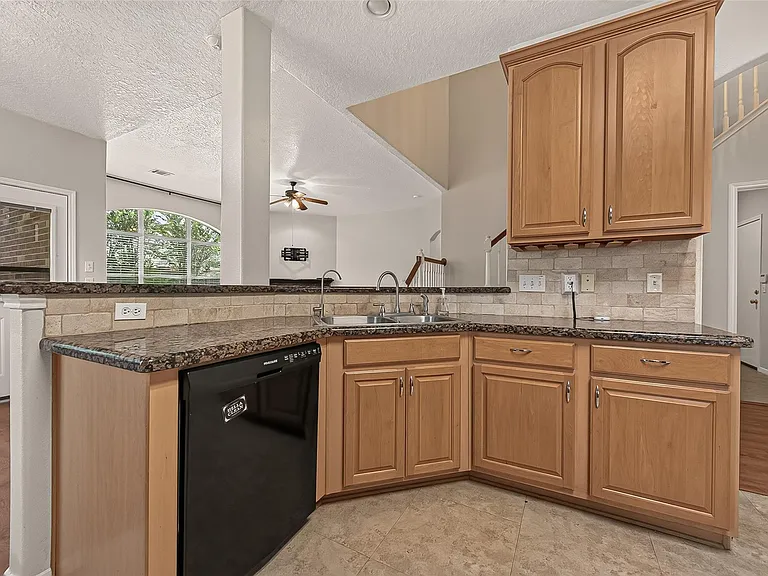 11218 Timbertree Ln — Photo 18