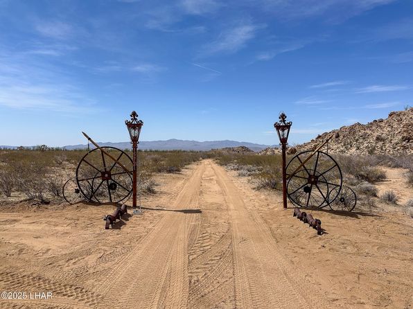 15721 S Roy Rogers Rd, Yucca, AZ 86438