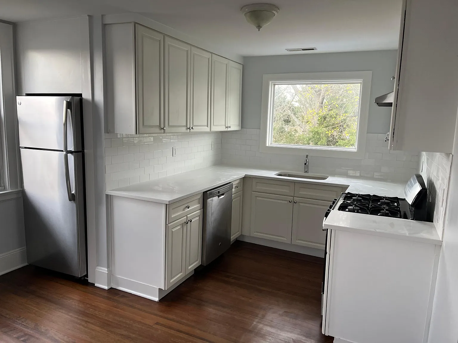 2 bed, 950 sqft, $2,950 — Photo 3