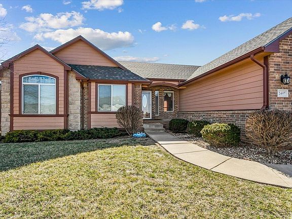 3rd image of 2407 N Flutter Ln