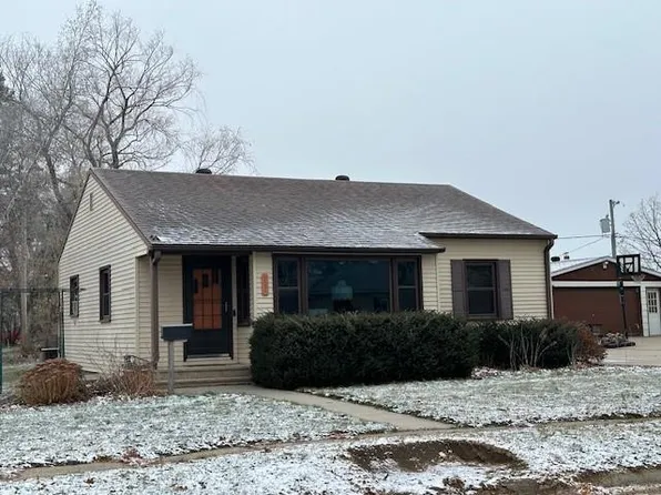 107 Oliver St, Charles City, IA 50616