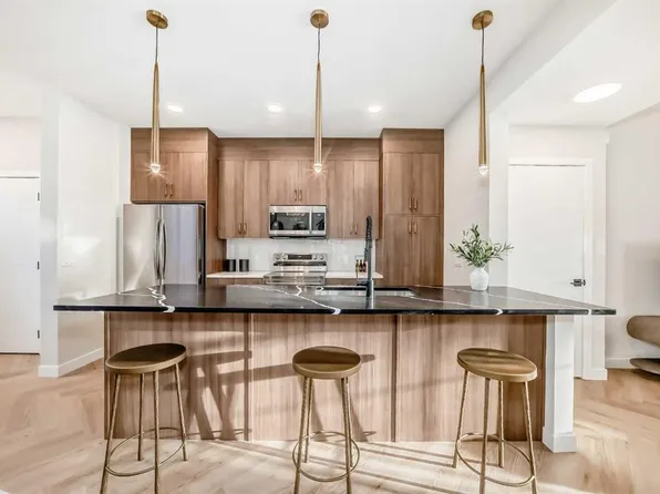 94 W Agate Rd, Cochrane, AB T4C 3B9