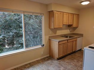2619 NE Halsey St APT 10, Portland, OR 97232