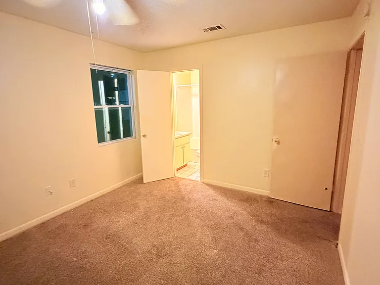 1110 Sheffield Ave #A — Photo 17