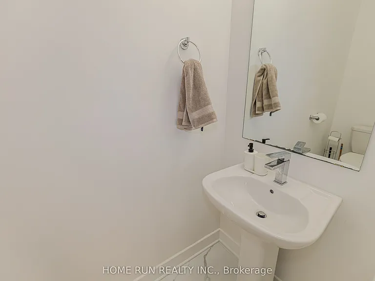 206 Bristol Cres — Photo 7