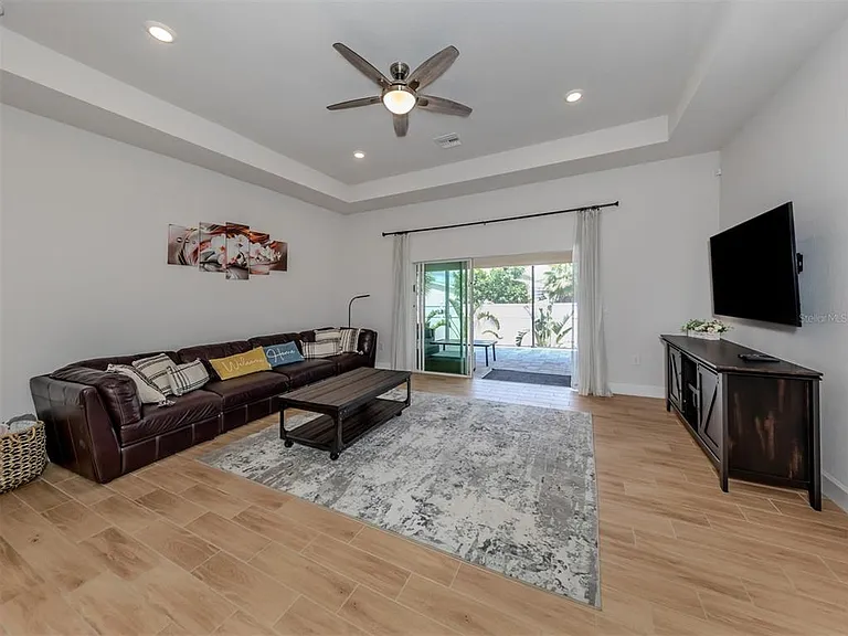 1190 Euclid Rd — Photo 17