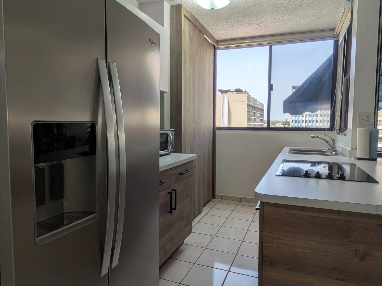2 bed, 1000 sqft, $1,900 — Photo 1