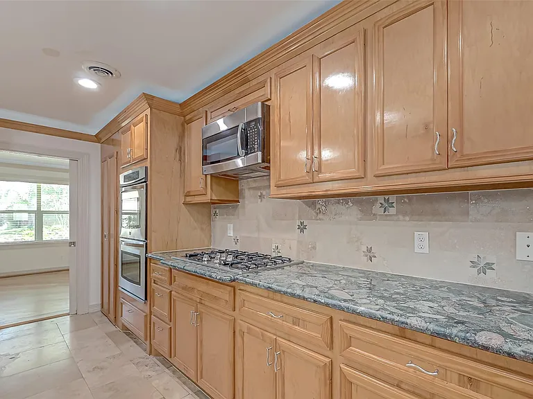 5611 Briarbend Dr — Photo 23