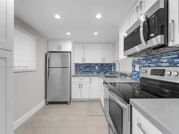 8045 SW 107th Ave APT 303, Miami, FL 33173