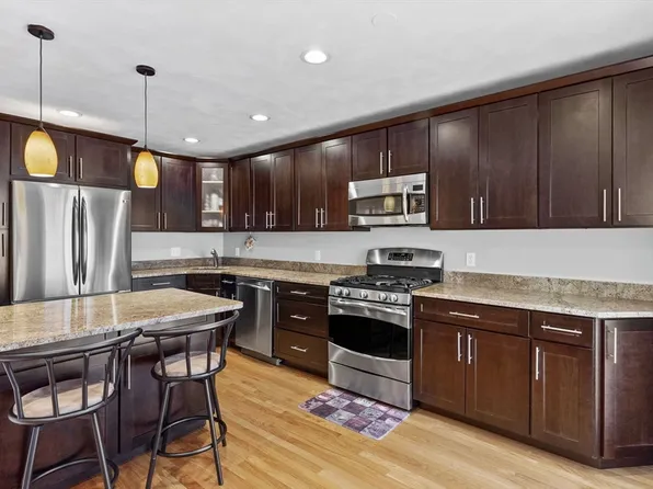 112 Lowell St APT 17, Peabody, MA 01960