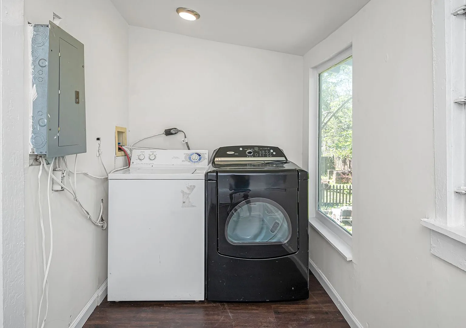 Coming Soon! 3 Bedroom 2 Bathroom For Rent. — Photo 4
