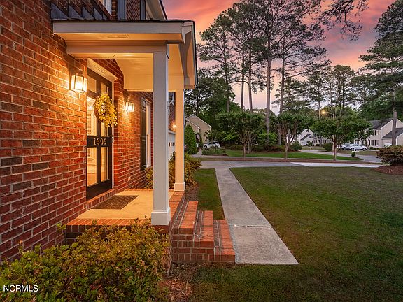 3rd image of 1305 Minuette Place