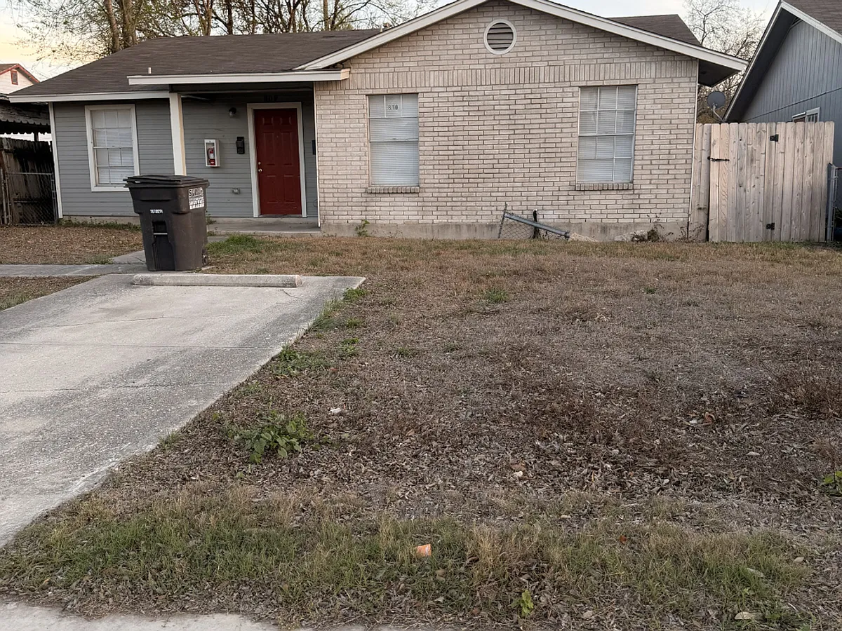 Building Photo - 808 W Olmos Dr