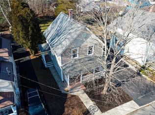 9 Clements St, Waterford, CT 06385
