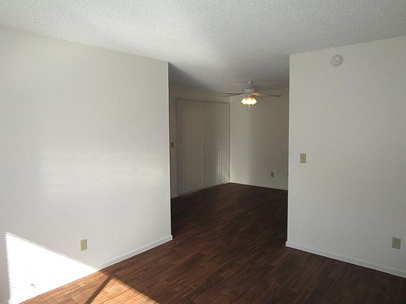 Living Room/Dining Area