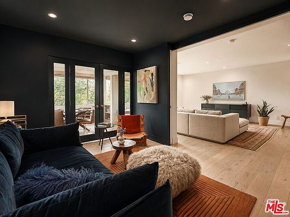 5th image of 930 California Ave Unit 301